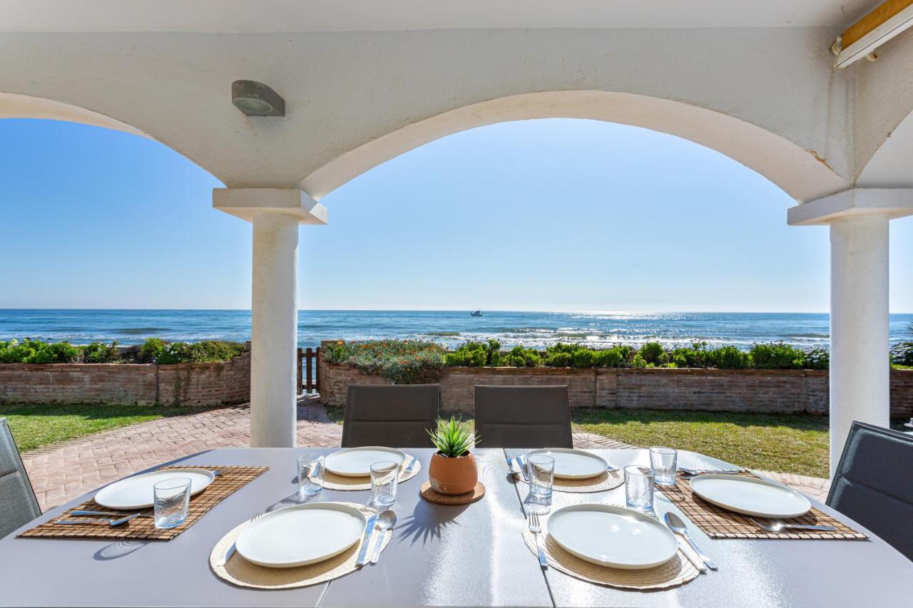 Charming Villa On The Seafront マルベーリャ エクステリア 写真