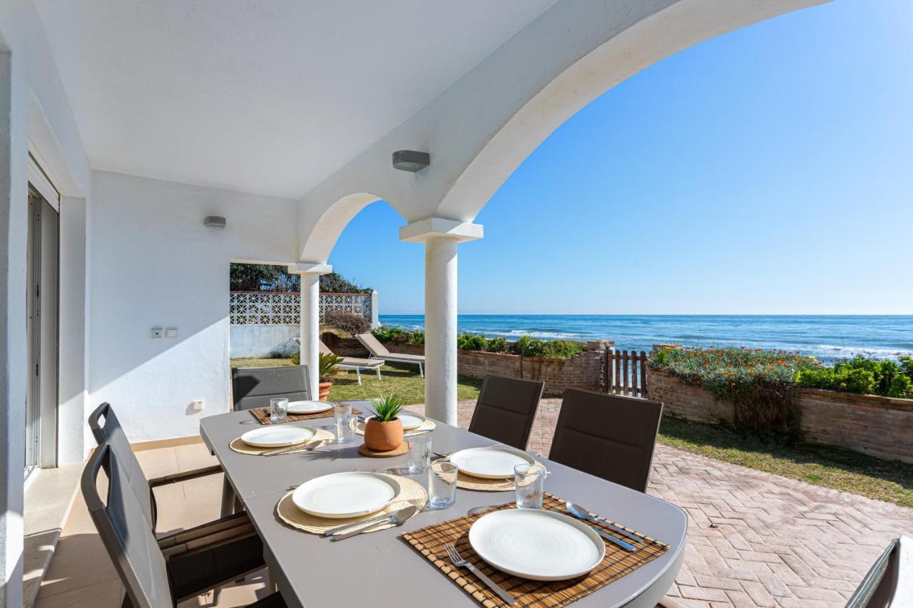 Charming Villa On The Seafront マルベーリャ エクステリア 写真