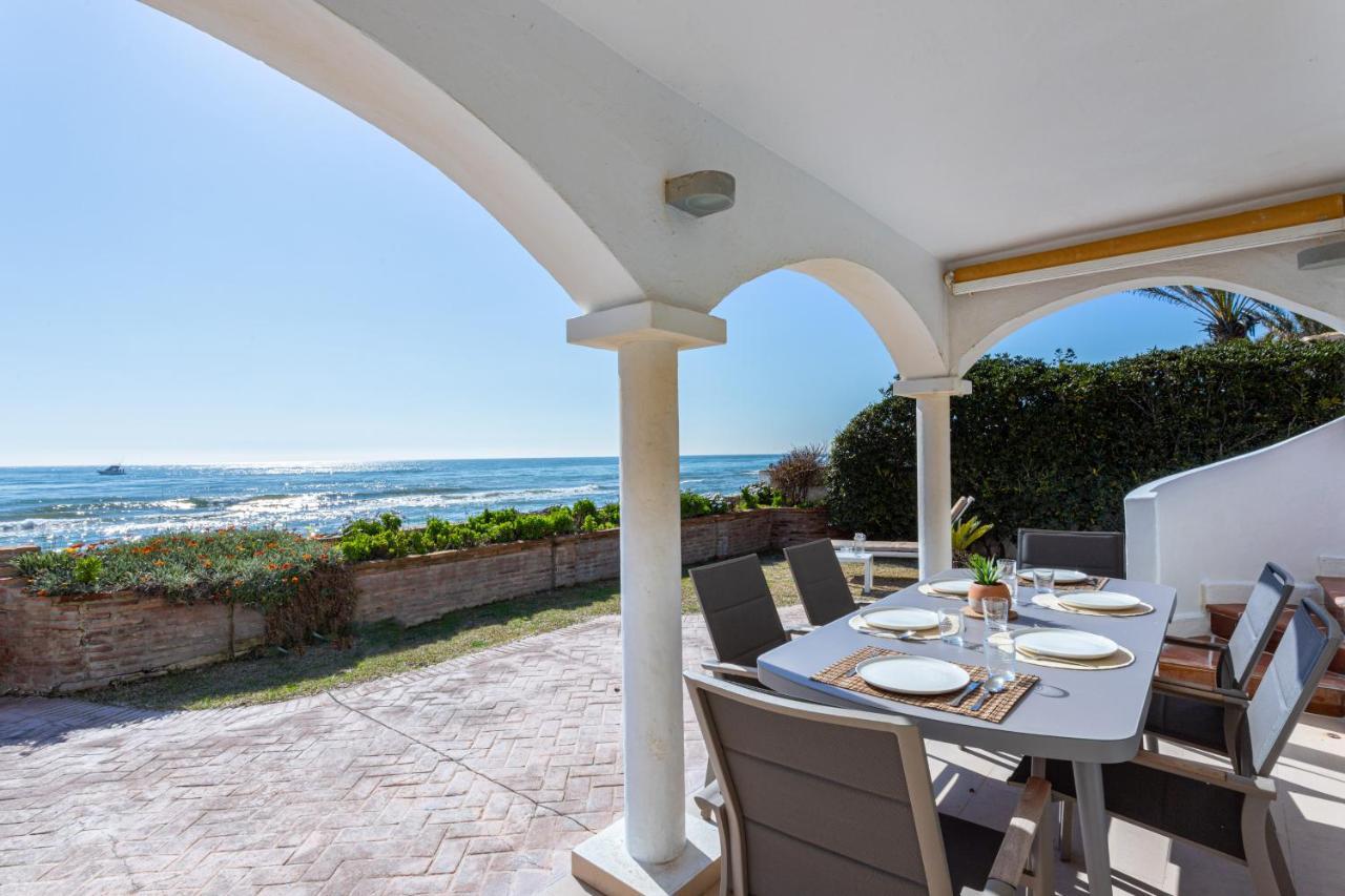 Charming Villa On The Seafront マルベーリャ エクステリア 写真