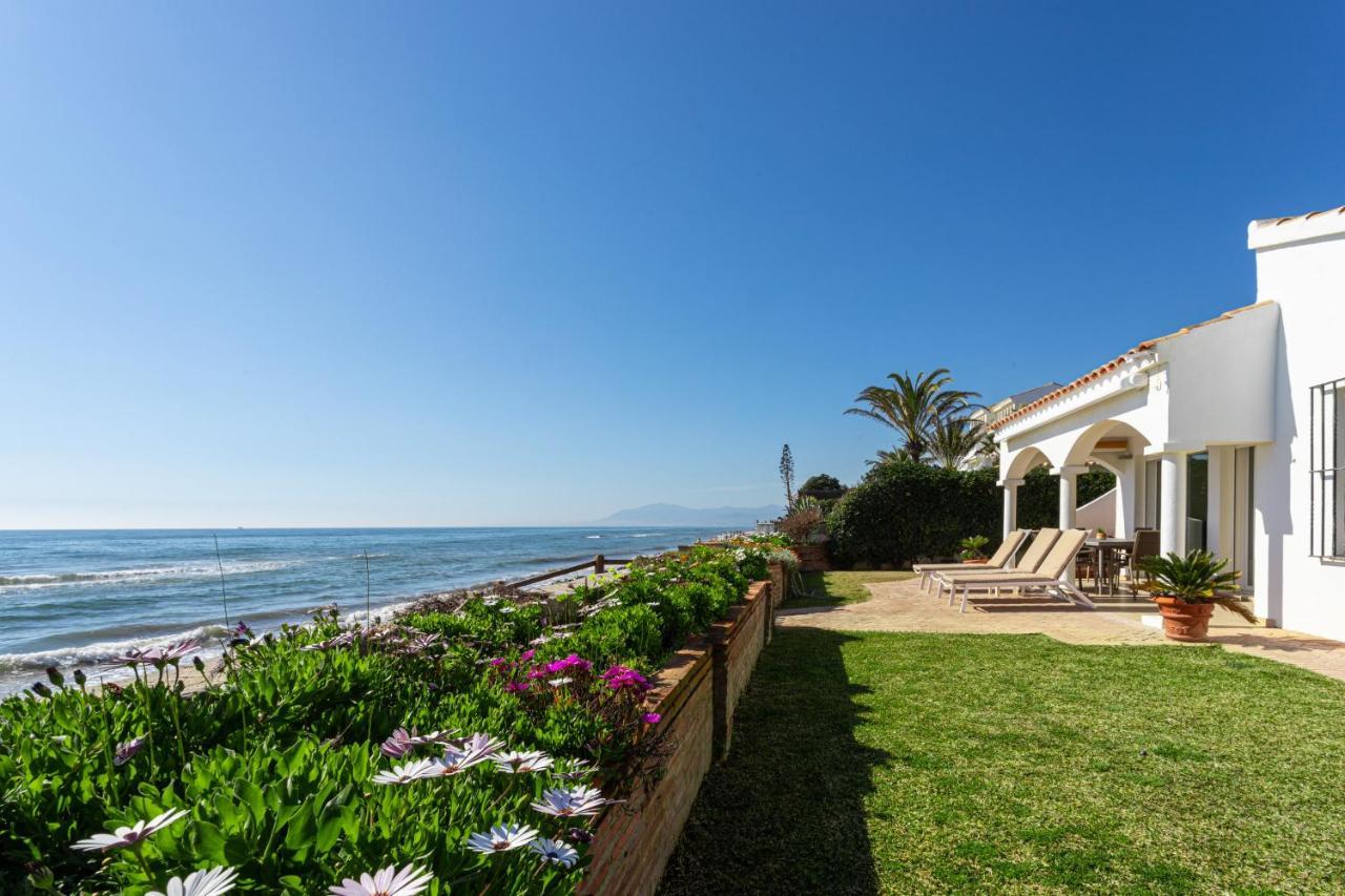 Charming Villa On The Seafront マルベーリャ エクステリア 写真