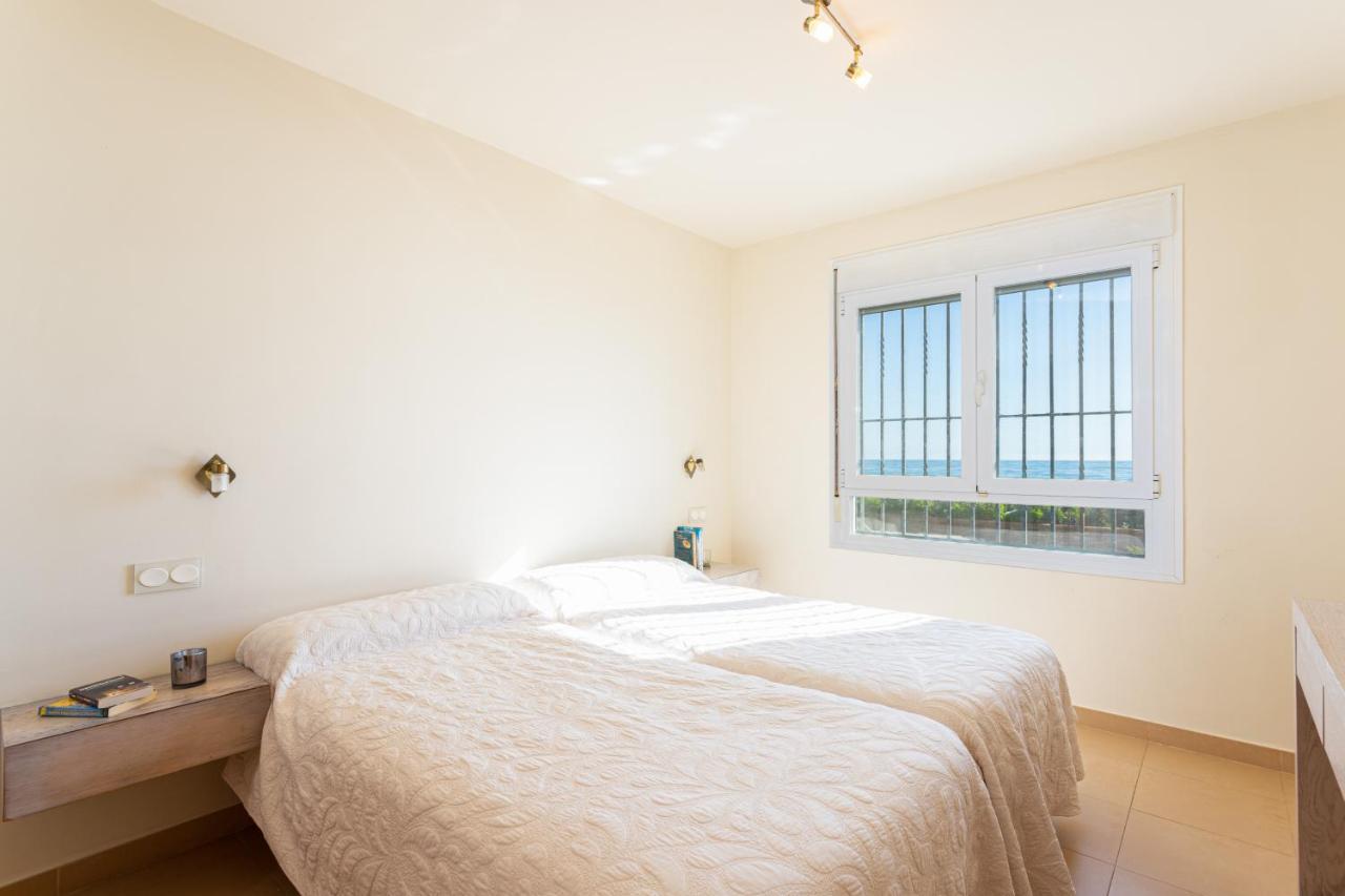 Charming Villa On The Seafront マルベーリャ エクステリア 写真
