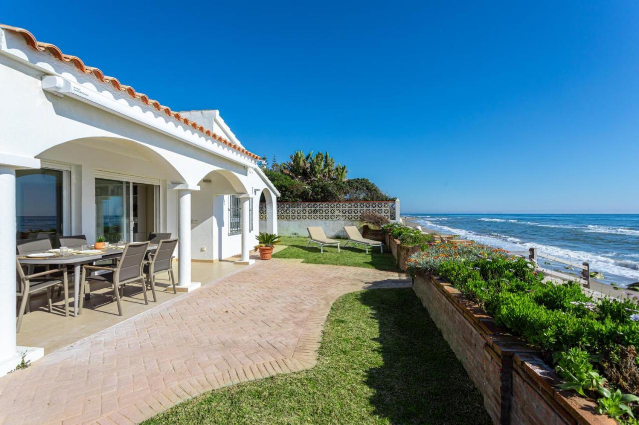 Charming Villa On The Seafront マルベーリャ エクステリア 写真