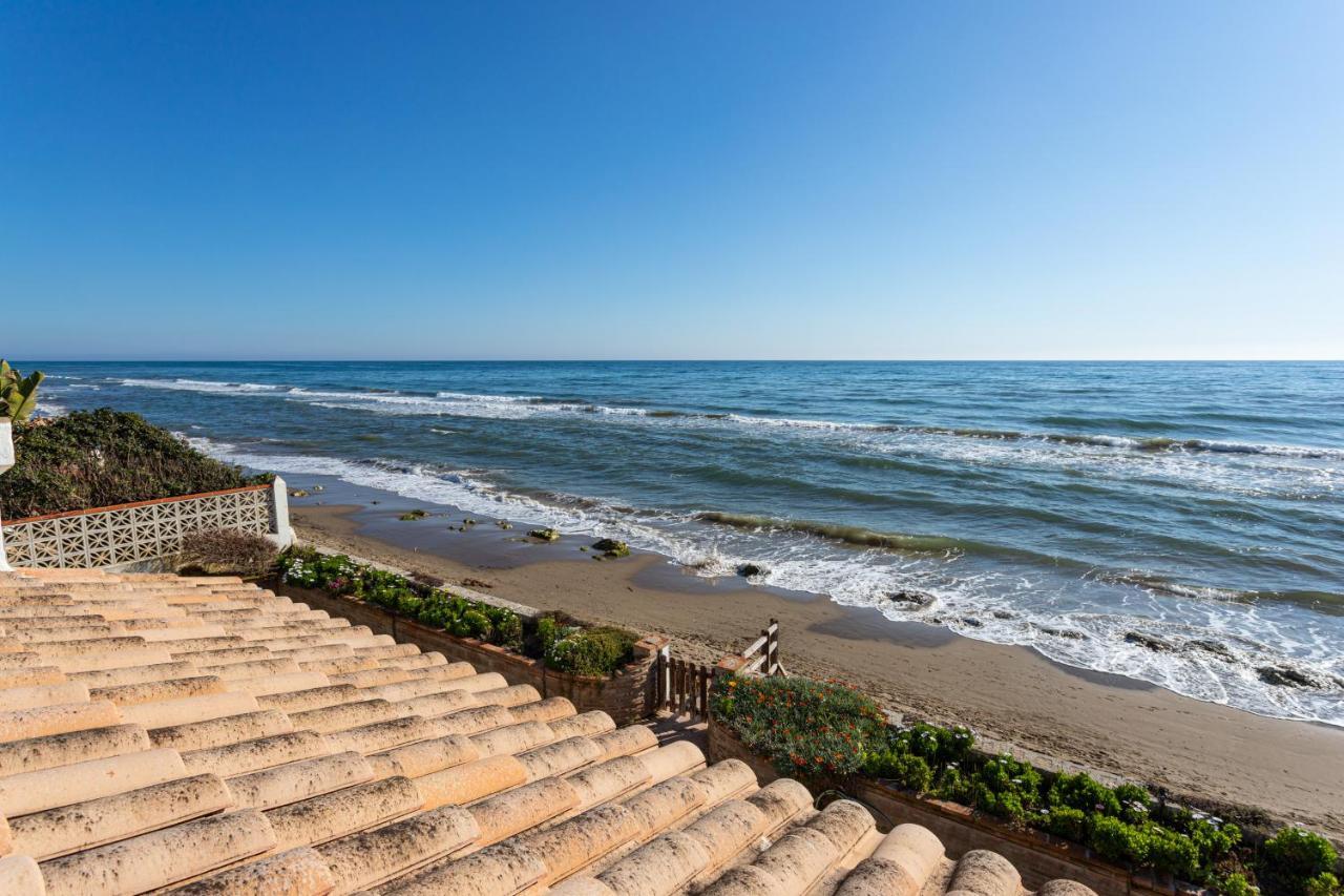 Charming Villa On The Seafront マルベーリャ エクステリア 写真