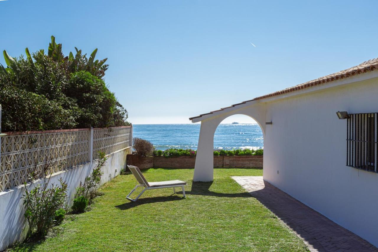 Charming Villa On The Seafront マルベーリャ エクステリア 写真