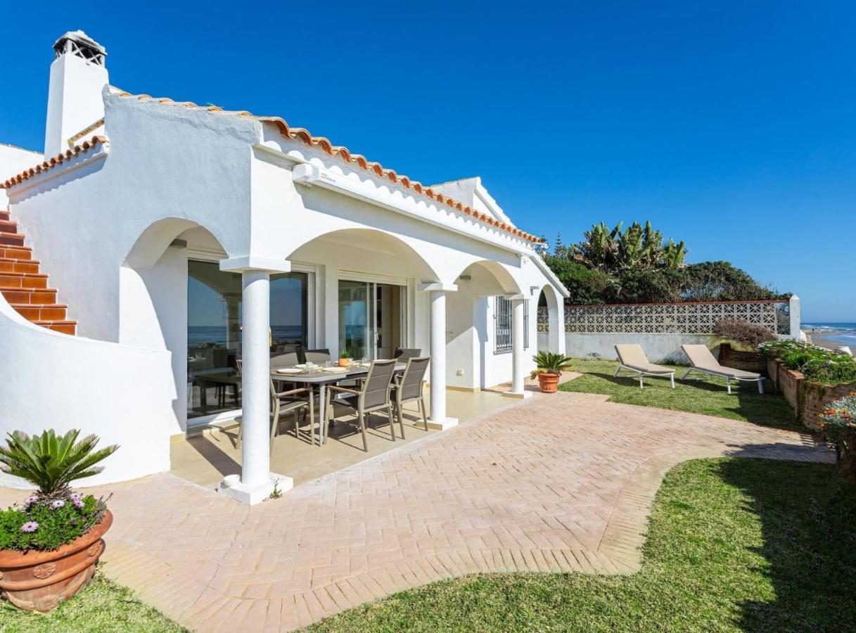 Charming Villa On The Seafront マルベーリャ エクステリア 写真