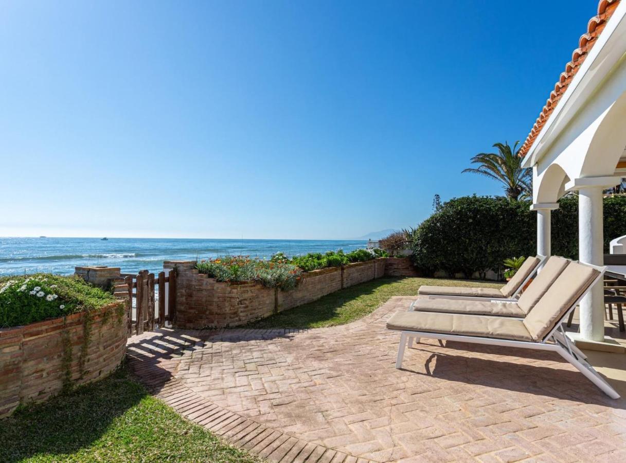 Charming Villa On The Seafront マルベーリャ エクステリア 写真