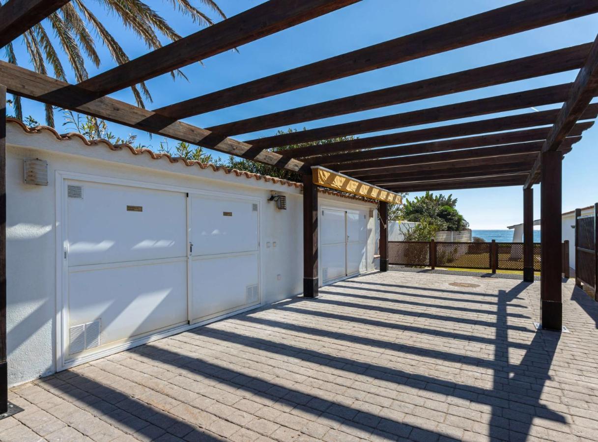 Charming Villa On The Seafront マルベーリャ エクステリア 写真